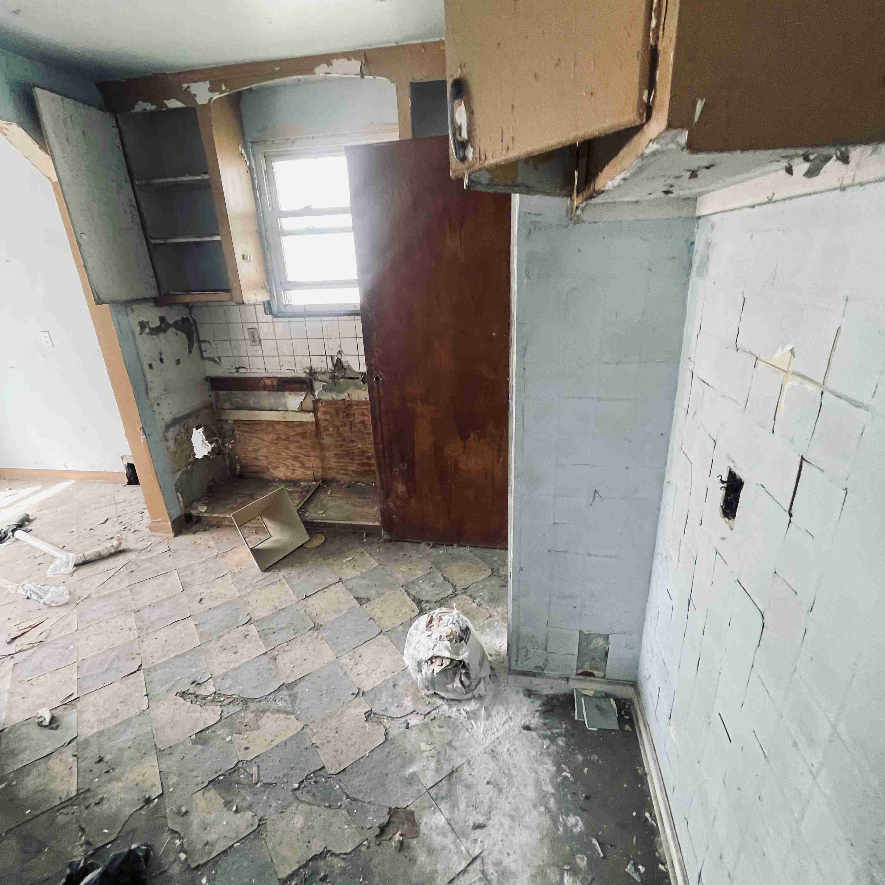 19220 Albany St (29).jpg